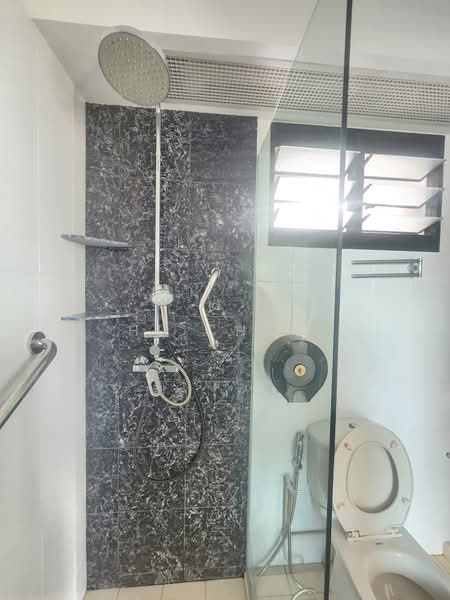 28D Dover Crescent, 28D Dover Crescent, 3 Bedrooms, 1,022 sqft, HDB Flat For Sale, by HL Chow, 500111439 - Bathroom - PropertyGuru.com.sg