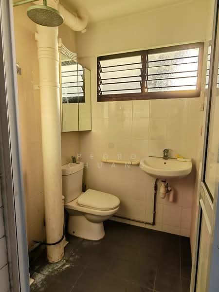 111 Serangoon North Avenue 1, 111 Serangoon North Avenue 1, 3 Bedrooms, 980 sqft, HDB Flat For Sale, by Pedro Chuang, 500111440 - Common Bathroom - PropertyGuru.com.sg