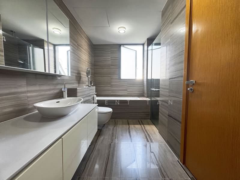 Mon Jervois, 45 Jervois Road, 3 Bedrooms, 1,475 sqft, Condominium For Rent, by Clement Tan, 500111443 - Master Bathroom (Level 2)  - PropertyGuru.com.sg