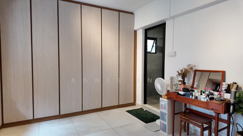 Master Bedroom - Walk in Wardrobe