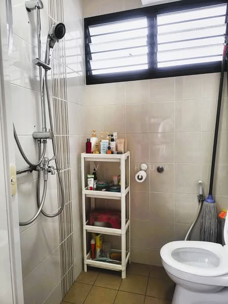 374 Clementi Avenue 4, 374 Clementi Avenue 4, Room Rental, 80 sqft, HDB Flat For Rent, by Trev Chua, 500111459 - Bathroom - PropertyGuru.com.sg