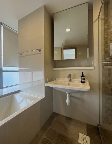 Waterford Residence, 23 Kim Yam Road, 3 Bedrooms, 1,399 sqft, Condominium For Sale, by Julin Tan, 500111464 - Bathroom - PropertyGuru.com.sg