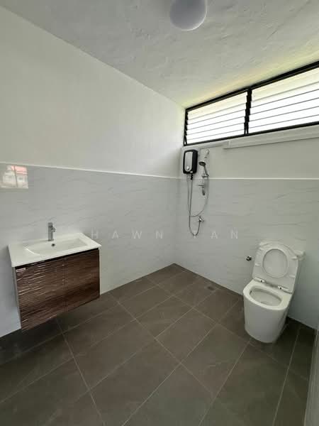 Meng Suan Road, , 5 Bedrooms, 2,500 sqft, Semi-Detached House For Rent, by Shawn Tan, 500111470 - Bathroom - PropertyGuru.com.sg
