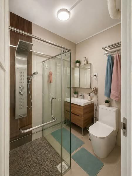 894 Tampines Street 81, 894 Tampines Street 81, 4 Bedrooms, 1,604 sqft, HDB Flat For Sale, by Yeo Tong Boon, 500111473 - Bathroom - PropertyGuru.com.sg