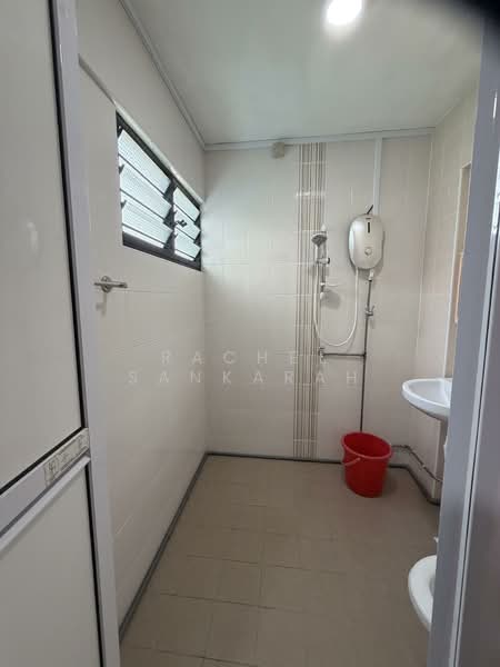 240 Yishun Ring Road, 240 Yishun Ring Road, 3 Bedrooms, 1,313 sqft, HDB Flat For Rent, by Rachel Sankarah, 500111511 - Bathroom - PropertyGuru.com.sg