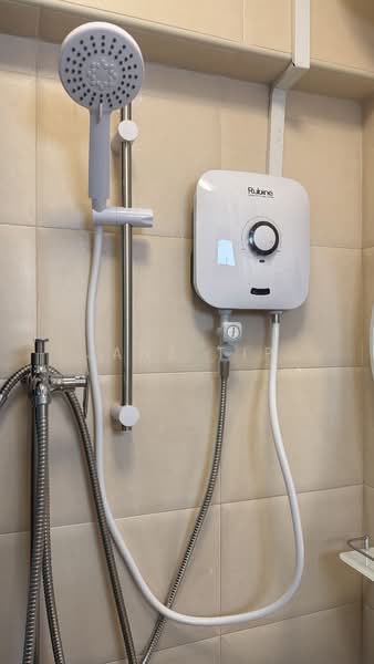 303 Ang Mo Kio Avenue 1, 303 Ang Mo Kio Avenue 1, 3 Bedrooms, 1,044 sqft, HDB Flat For Rent, by Jane Tip, 500111543 - Bathroom - PropertyGuru.com.sg