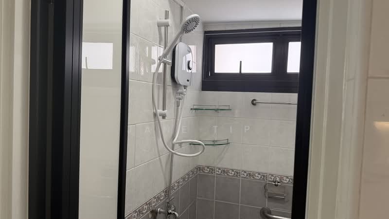 303 Ang Mo Kio Avenue 1, 303 Ang Mo Kio Avenue 1, 3 Bedrooms, 1,044 sqft, HDB Flat For Rent, by Jane Tip, 500111543 - Bathroom - PropertyGuru.com.sg