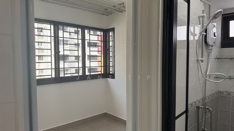 303 Ang Mo Kio Avenue 1, 303 Ang Mo Kio Avenue 1, 3 Bedrooms, 1,044 sqft, HDB Flat For Rent, by Jane Tip, 500111543 - Bathroom - PropertyGuru.com.sg