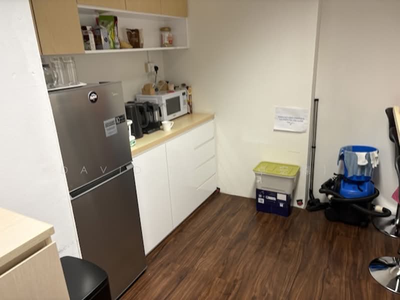 Modern Fitted Office, Raffles Place, , 2,541 sqft, Office For Rent, by David Toh (卓宏森), 500111544 - Kitchen - CommercialGuru.com.sg