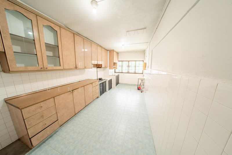 211 Ang Mo Kio Avenue 3, 211 Ang Mo Kio Avenue 3, 2 Bedrooms, 721 sqft, HDB Flat For Sale, by CLARENCE LIANG, 500111552 - Kitchen - PropertyGuru.com.sg