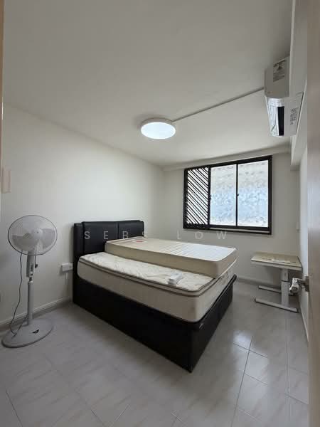 685 Hougang Street 61, 685 Hougang Street 61, 2 Bedrooms, 689 sqft, HDB Flat For Rent, by Sebs Low, 500111557 - Bedroom - PropertyGuru.com.sg