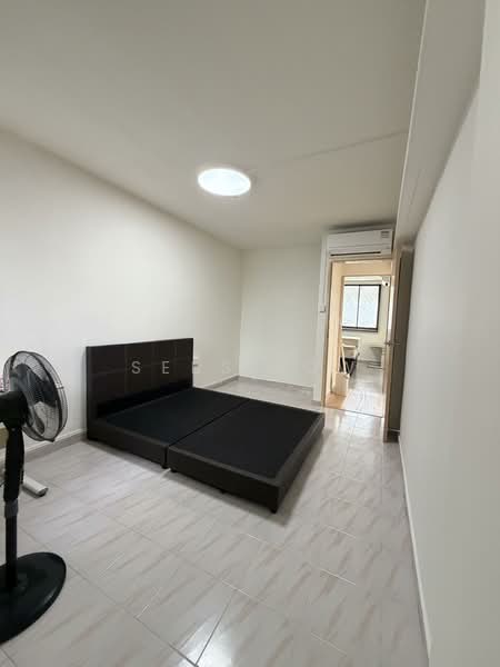 685 Hougang Street 61, 685 Hougang Street 61, 2 Bedrooms, 689 sqft, HDB Flat For Rent, by Sebs Low, 500111557 - Master Bedroom - PropertyGuru.com.sg