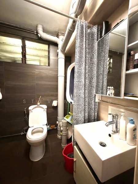 691 Jurong West Central 1, 691 Jurong West Central 1, 4 Bedrooms, 1,280 sqft, HDB Flat For Sale, by Steven Choo, 500111586 - Bathroom - PropertyGuru.com.sg