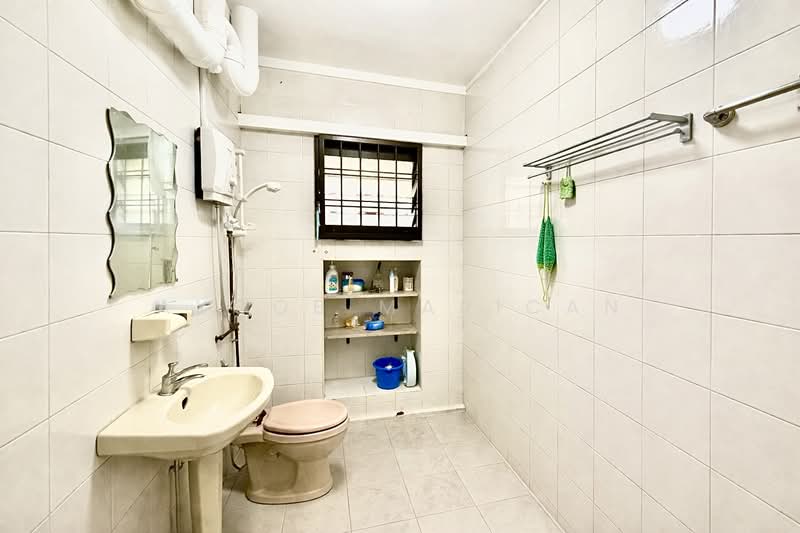 623 Bukit Batok Central, 623 Bukit Batok Central, 3 Bedrooms, 1,270 sqft, HDB Flat For Sale, by Ayoob Marican, 500111594 - Bathroom - PropertyGuru.com.sg
