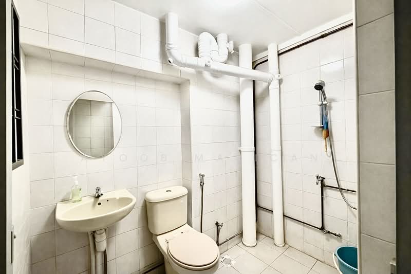 623 Bukit Batok Central, 623 Bukit Batok Central, 3 Bedrooms, 1,270 sqft, HDB Flat For Sale, by Ayoob Marican, 500111594 - Bathroom - PropertyGuru.com.sg