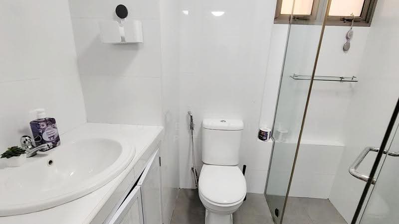 Parc Vista, 450 Corporation Road, Boon Lay / Jurong / Tuas, Room Rental, 100 sqft, Condominium For Rent, by Bespoke Habitat Pte Ltd, 500111596 - 02-01 Common Bathroom - PropertyGuru.com.sg