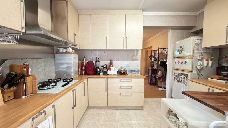 345 Tampines Street 33, 345 Tampines Street 33, 4 Bedrooms, 1,421 sqft, HDB Flat For Sale, by Patrick Chee, 500111606 - Kitchen - PropertyGuru.com.sg