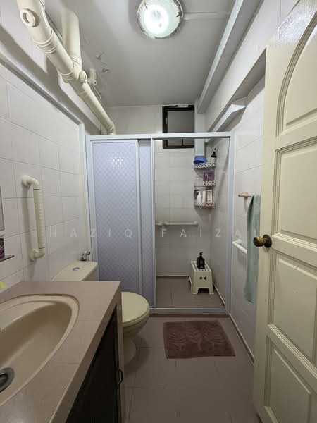 291C Bukit Batok Street 24, 291C Bukit Batok Street 24, 4 Bedrooms, 1,300 sqft, HDB Flat For Sale, by Haziq Faizal, 500111619 - Bathroom - PropertyGuru.com.sg