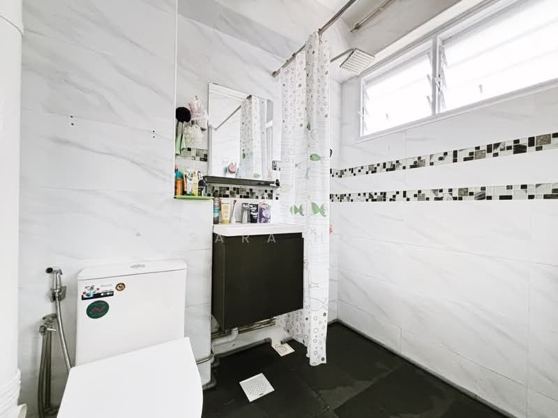 243 Bishan Street 22, 243 Bishan Street 22, 3 Bedrooms, 1,130 sqft, HDB Flat For Sale, by Sara Ho, 500111648 - Bathroom - PropertyGuru.com.sg