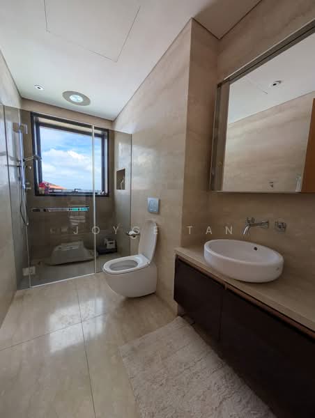 3 Orchard By-The-Park, 3 Orchard Boulevard, 4 Bedrooms, 2,260 sqft, Condominium For Rent, by Joyce Tan, 500111653 - 2nd ensuite bathroom - PropertyGuru.com.sg