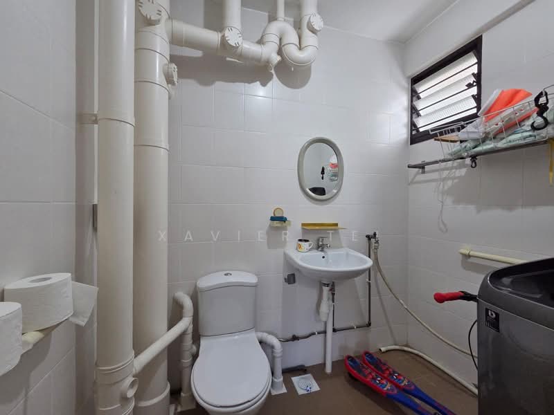 218 Lorong 8 Toa Payoh, 218 Lorong 8 Toa Payoh, 3 Bedrooms, 1,227 sqft, HDB Flat For Sale, by XAVIER TEI, 500111659 - Bathroom - PropertyGuru.com.sg