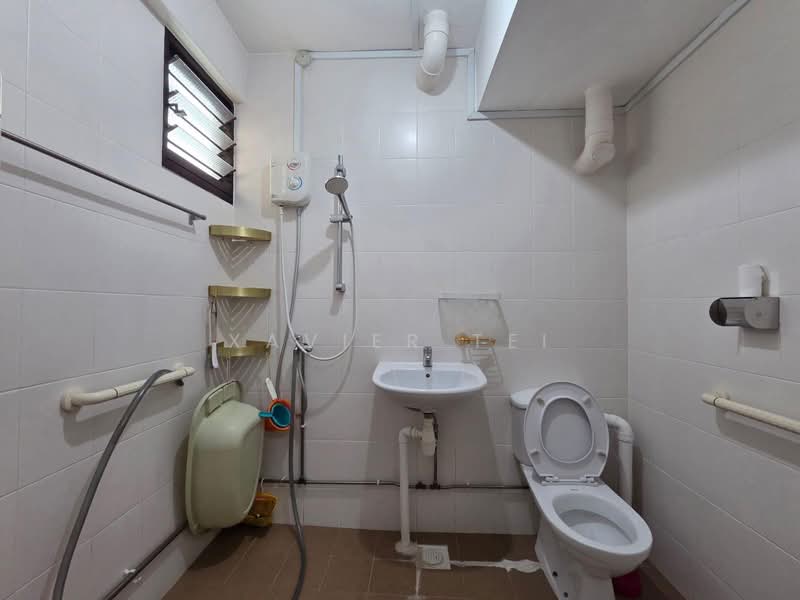 218 Lorong 8 Toa Payoh, 218 Lorong 8 Toa Payoh, 3 Bedrooms, 1,227 sqft, HDB Flat For Sale, by XAVIER TEI, 500111659 - Bathroom - PropertyGuru.com.sg