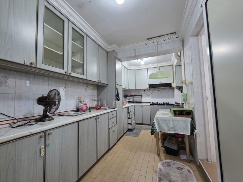 218 Lorong 8 Toa Payoh, 218 Lorong 8 Toa Payoh, 3 Bedrooms, 1,227 sqft, HDB Flat For Sale, by XAVIER TEI, 500111659 - Kitchen - PropertyGuru.com.sg