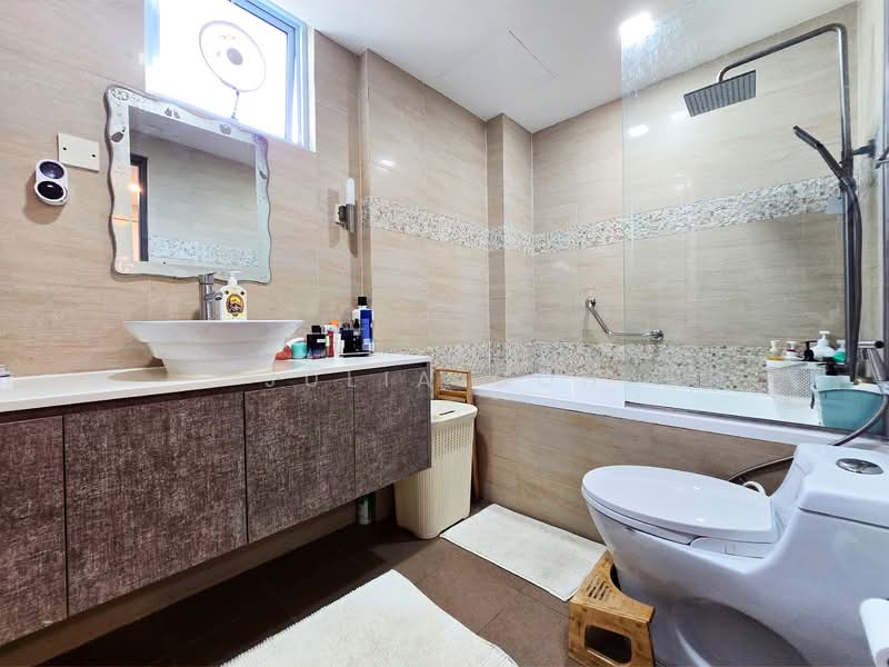 Luxurious Freehold Corner Terrace @ Upper Thomson | Newly Renovated | 1km CHIJ St Nicholas, Upper Thomson / Nemesu Ave, 4 Bedrooms, 3,100 sqft, Corner Terrace For Sale, by Julia Goh, 500111663 - Bathroom - PropertyGuru.com.sg