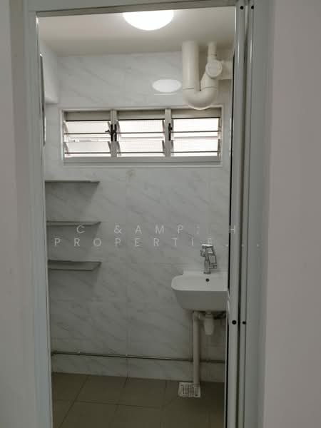 47 Marine Crescent, 47 Marine Crescent, 2 Bedrooms, 700 sqft, HDB Flat For Rent, by JOANNE, 500111674 - Bathroom - PropertyGuru.com.sg