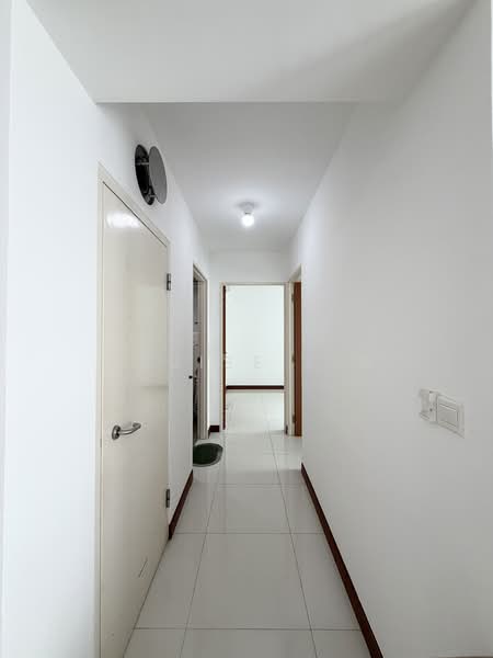 95B Henderson Road, 95B Henderson Road, 2 Bedrooms, 732 sqft, HDB Flat For Sale, by Louise Lim, 500111707 - Corridor - PropertyGuru.com.sg