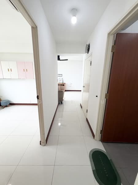 95B Henderson Road, 95B Henderson Road, 2 Bedrooms, 732 sqft, HDB Flat For Sale, by Louise Lim, 500111707 - Corridor - PropertyGuru.com.sg