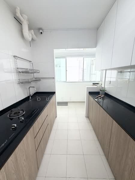 95B Henderson Road, 95B Henderson Road, 2 Bedrooms, 732 sqft, HDB Flat For Sale, by Louise Lim, 500111707 - Kitchen - PropertyGuru.com.sg