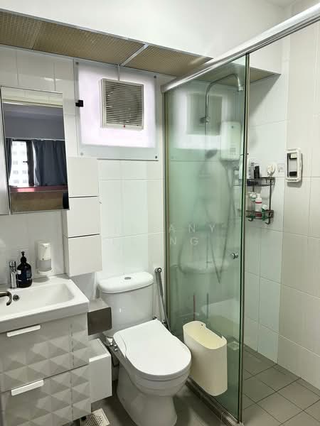 30 Ghim Moh Link, 30 Ghim Moh Link, 2 Bedrooms, 732 sqft, HDB Flat For Sale, by Tiffany Leung, 500111719 - Bathroom - PropertyGuru.com.sg