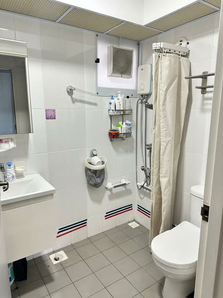 30 Ghim Moh Link, 30 Ghim Moh Link, 2 Bedrooms, 732 sqft, HDB Flat For Sale, by Tiffany Leung, 500111719 - Bathroom - PropertyGuru.com.sg