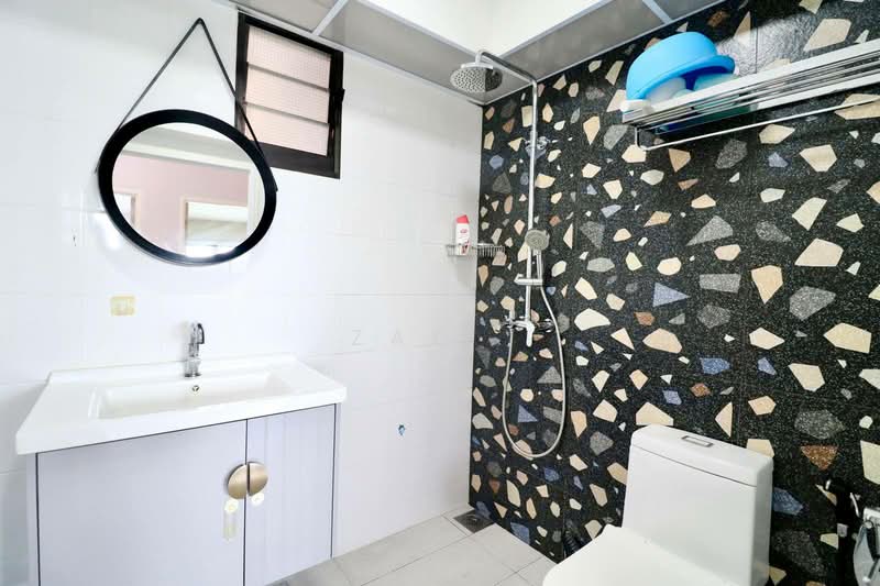 549A Segar Road, 549A Segar Road, 3 Bedrooms, 990 sqft, HDB Flat For Sale, by Zai ., 500111742 - Bathroom - PropertyGuru.com.sg