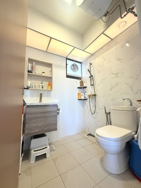 94 Dawson Road, 94 Dawson Road, 2 Bedrooms, 678 sqft, HDB Flat For Sale, by Marcus Chew, 500111752 - Bathroom - PropertyGuru.com.sg