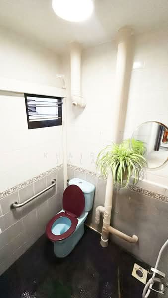 319 Ang Mo Kio Avenue 1, 319 Ang Mo Kio Avenue 1, 2 Bedrooms, 785 sqft, HDB Flat For Sale, by Khairul Jalal, 500111761 - Bathroom - PropertyGuru.com.sg