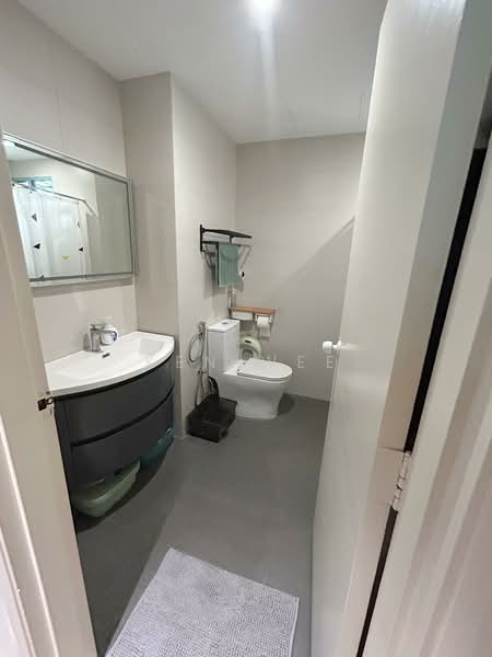 The Sunnydale, 21 Serangoon Avenue 3, 2 Bedrooms, 1,270 sqft, Condominium For Sale, by Ken Wee, 500111788 - Bathroom - PropertyGuru.com.sg