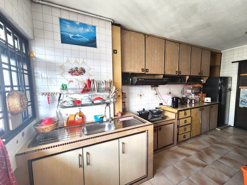 415 Hougang Avenue 10, 415 Hougang Avenue 10, 2 Bedrooms, 721 sqft, HDB Flat For Sale, by Thomas Tan, 500111791 - Kitchen - PropertyGuru.com.sg