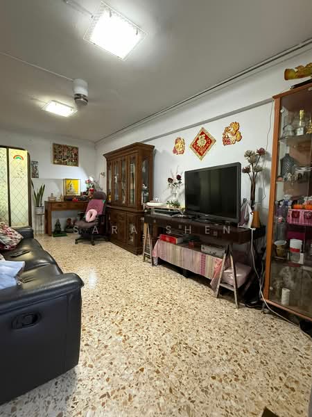 329 Clementi Avenue 2, 329 Clementi Avenue 2, 2 Bedrooms, 721 sqft, HDB Flat For Sale, by Sara Shen, 500111796 - Living Room - PropertyGuru.com.sg