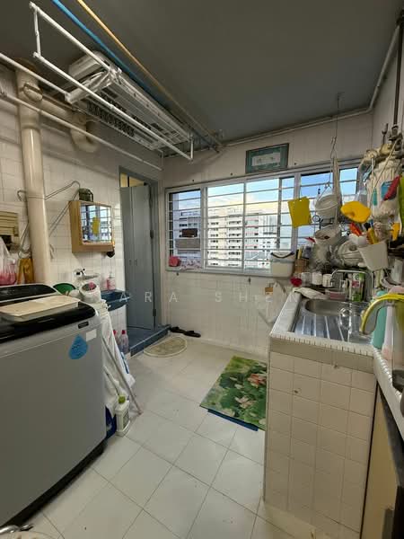 329 Clementi Avenue 2, 329 Clementi Avenue 2, 2 Bedrooms, 721 sqft, HDB Flat For Sale, by Sara Shen, 500111796 - Kitchen - PropertyGuru.com.sg