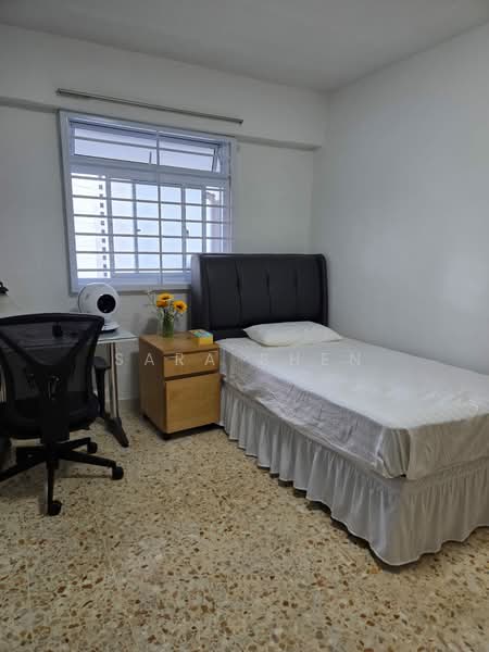 329 Clementi Avenue 2, 329 Clementi Avenue 2, 2 Bedrooms, 721 sqft, HDB Flat For Sale, by Sara Shen, 500111796 - Bedroom - PropertyGuru.com.sg