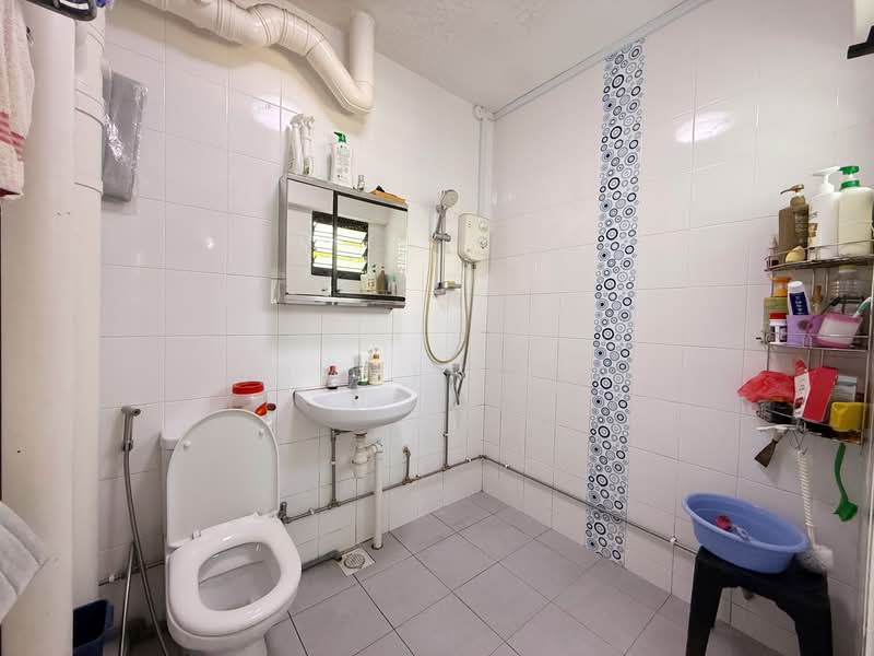326 Ubi Avenue 1, 326 Ubi Avenue 1, 4 Bedrooms, 1,571 sqft, HDB Flat For Sale, by Summer Xia, 500111803 - Bathroom - PropertyGuru.com.sg