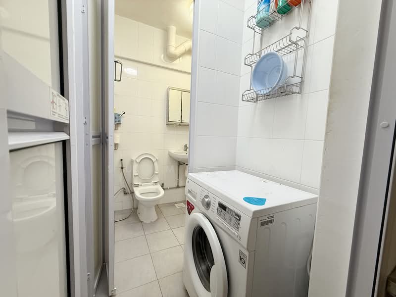 326 Ubi Avenue 1, 326 Ubi Avenue 1, 4 Bedrooms, 1,571 sqft, HDB Flat For Sale, by Summer Xia, 500111803 - Bathroom - PropertyGuru.com.sg