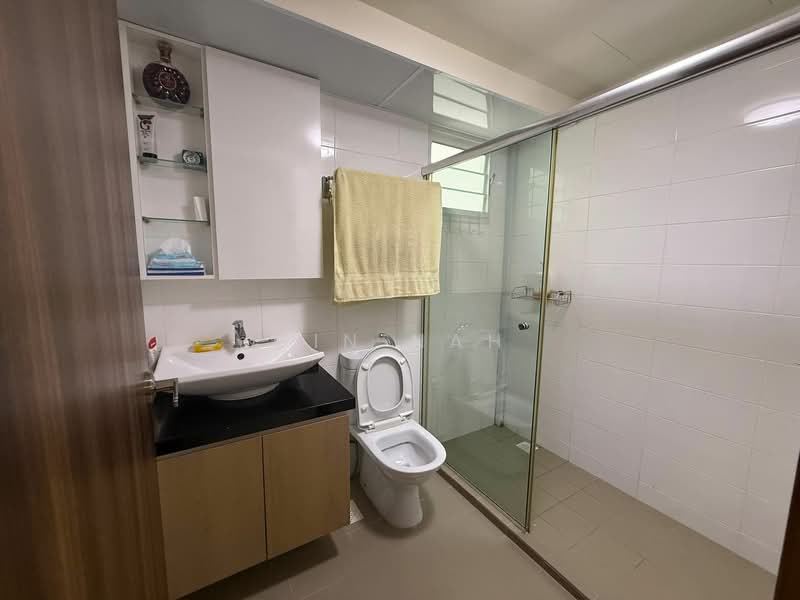 453B Bukit Batok West Avenue 6, 453B Bukit Batok West Avenue 6, 5 Bedrooms, 1,237 sqft, HDB Flat For Sale, by Gin Nah, 500111815 - Bathroom - PropertyGuru.com.sg