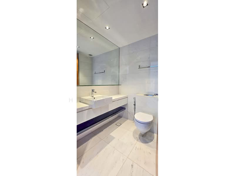 High-rise living with unblocked sea/city views at Tg Pagar, , 2 Bedrooms, 1,109 sqft, Condominium For Sale, by Homer Lau, 500111816 - Bathroom - PropertyGuru.com.sg