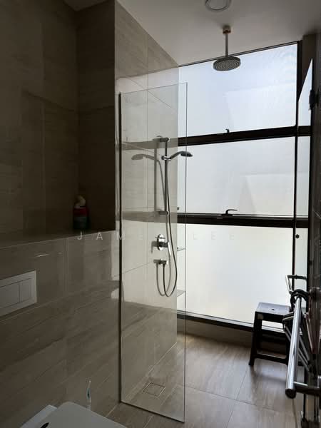 Springleaf Garden, Springleaf Road, 7 Bedrooms, 9,000 sqft, Semi-Detached House For Rent, by James Lee, 500111844 - Bathroom - PropertyGuru.com.sg