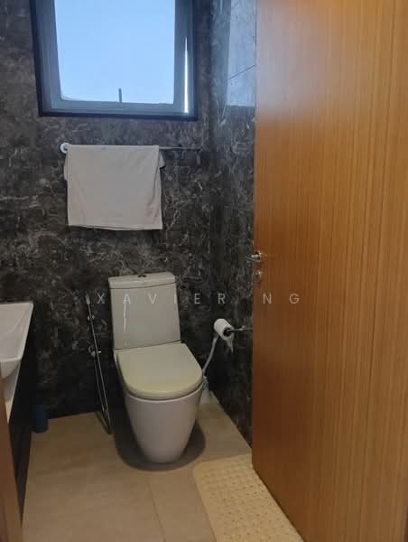 Waterfront Isle, 738 Bedok Reservoir Road, 2 Bedrooms, 908 sqft, Condominium For Rent, by Xavier Ng, 500111858 - Bathroom - PropertyGuru.com.sg