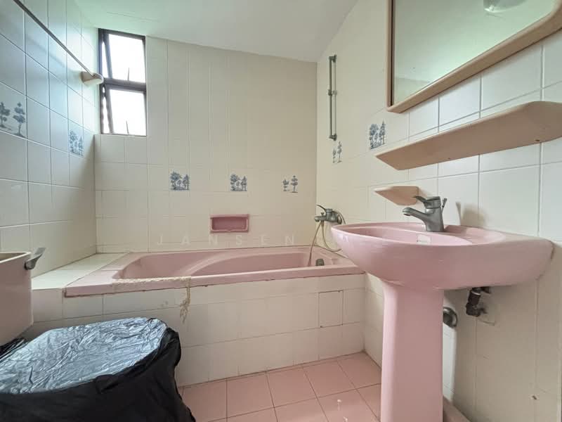 Pandan Valley, 2 Pandan Valley, 4 Bedrooms, 2,562 sqft, Condominium For Sale, by Jansen Kee, 500111862 - Bathroom - PropertyGuru.com.sg