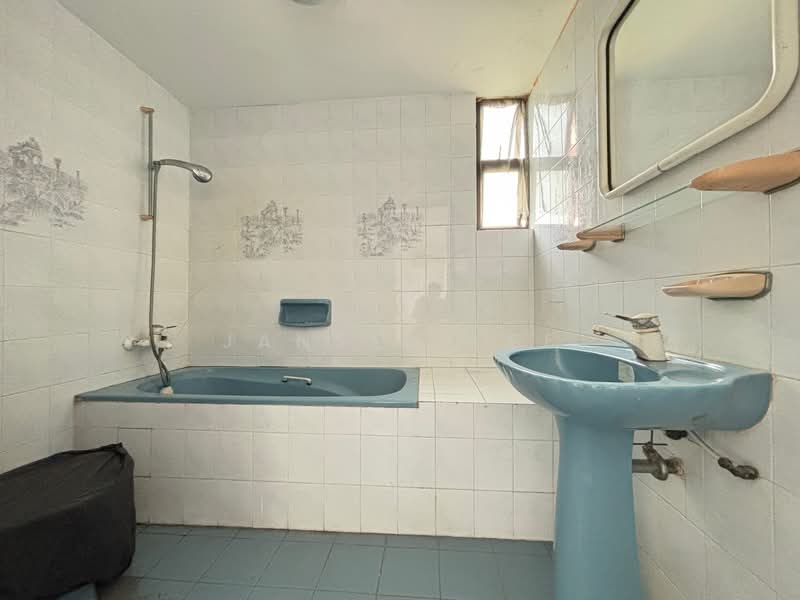 Pandan Valley, 2 Pandan Valley, 4 Bedrooms, 2,562 sqft, Condominium For Sale, by Jansen Kee, 500111862 - Bathroom - PropertyGuru.com.sg